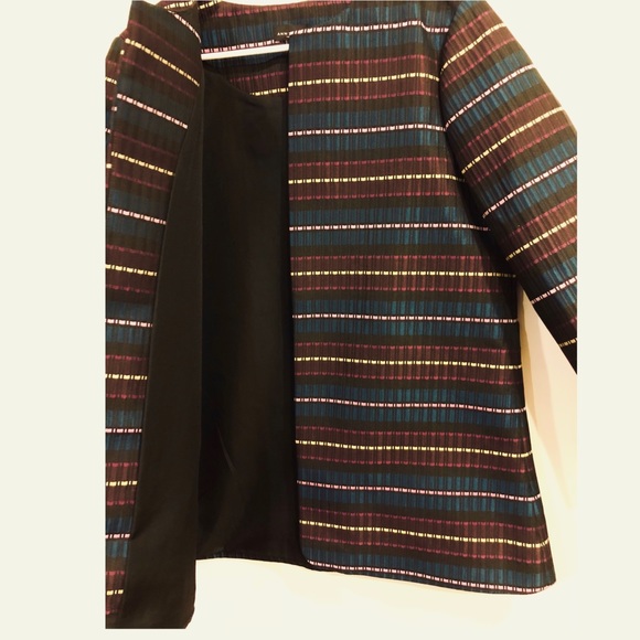 Beautiful Structured Modern Blazer | Size Med - Picture 2 of 4